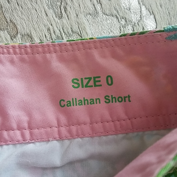 Lilly Pulitzer Callahan Chomp Chomp Shorts 5" - Picture 4 of 8